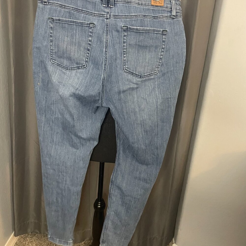 295. LL Bean Favorite Fit Womens Jeans, Size 16, EUC - Picture 4 of 7